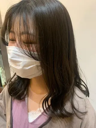 ミディアム 齋藤 志穂のヘアスタイル