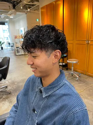 ミディアム パーマ メンズ RIN／韓国ヘア レイヤーカットのヘアスタイル