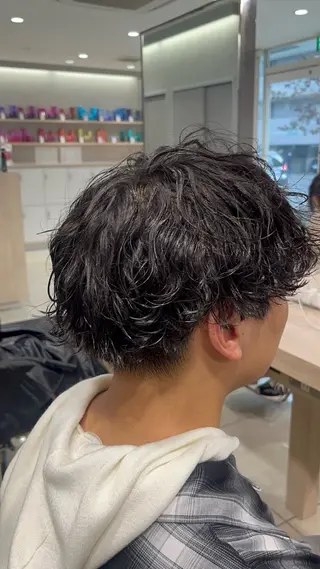 パーマ メンズ 巖本 真希のヘアスタイル