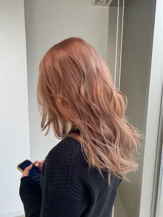 ミディアム カラー 艶ハイトーン🔆 ️️️安座間 希のヘアスタイル