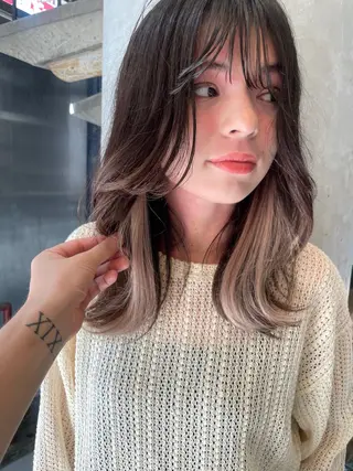 ミディアム ケアブリーチ/ エクステ/レイヤーのヘアスタイル