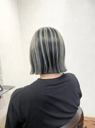 ミディアム カラー _White所属・ＳＨＩ ＺＵのヘアスタイル