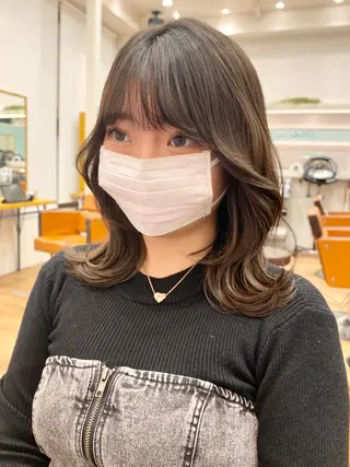 ミディアム カラー レイヤーカット/ 髪質改善特化のヘアスタイル