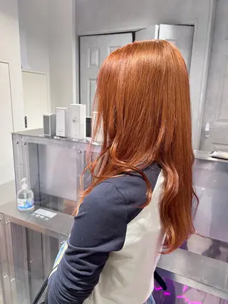 ロング トミオカ ノアのヘアスタイル