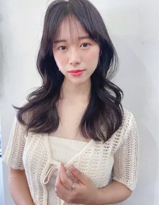 ロング カラー レイヤーカット、 大人可愛い 中村美羅のヘアスタイル