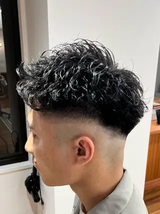 ショート パーマ メンズ メンズカット✂️ スキンフェード伊藤陸のヘアスタイル