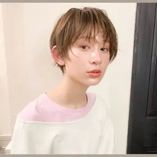 ショート カラー shiomi H 森　彩華のヘアスタイル