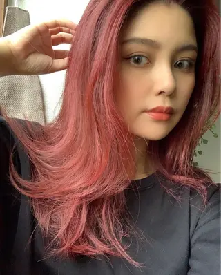 ロング エクステ ハイトーン 💭黒崎ハルカのヘアスタイル