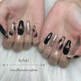 ネイル bylaki🌈 RENAのネイルデザイン