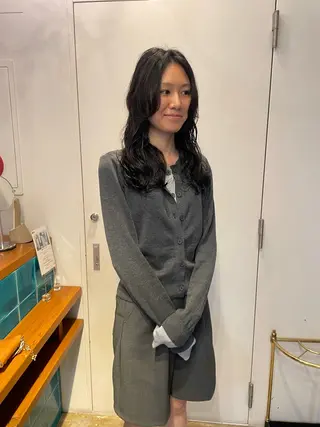 セミロング カラー パーマ MIOベージュカラー 柔らかいカラーのヘアスタイル