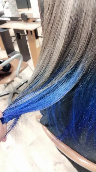 セミロング カラー 粟野 裕稀のヘアスタイル