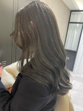 セミロング salowin銀座6丁目所属・銀座 Megumiのヘアスタイル