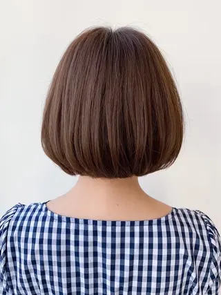 ミディアム カラー 亀井 結夏のヘアスタイル