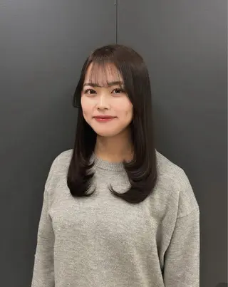 セミロング Ruth Ebiのヘアスタイル