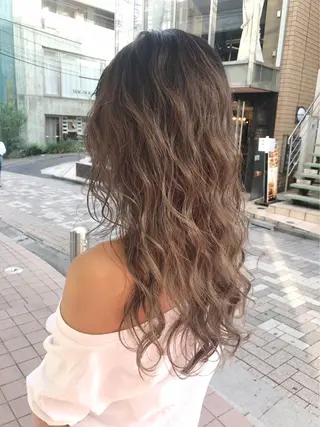 ロング カラー 渋谷ブリーチカラー 韓国ヘアyuikoのヘアスタイル
