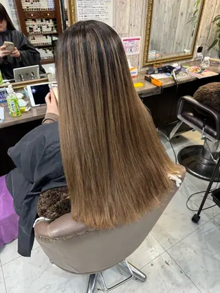 ロング 土屋朱理/ ハイトーンカラーのヘアスタイル