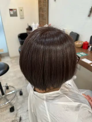 ショート カラー 鶴田 琴美のヘアスタイル