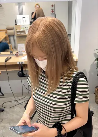 セミロング カラー SALOWIN柏Suite所属・レイヤー/ウルフ/ ハイトーン/岡本智樹のヘアスタイル