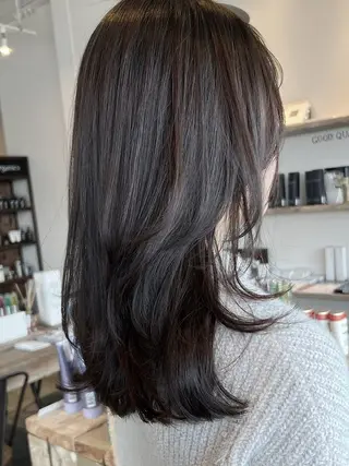 ミディアム カラー 岸下 理緒のヘアスタイル