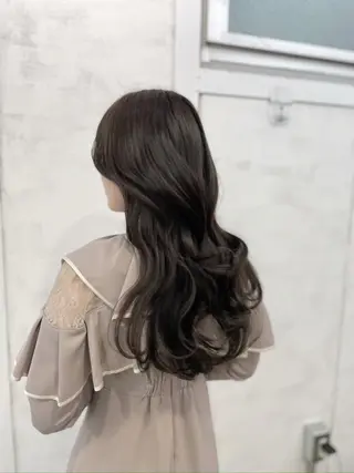 ロング タニ トモのヘアスタイル
