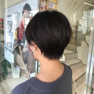 ショート カラー レイヤー/顔まわり カット/地毛風カラーのヘアスタイル