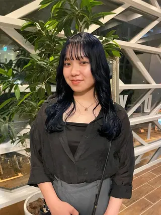 セミロング カラー 西 優衣奈のヘアスタイル