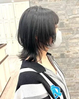 ミディアム 大阪ウルフカット 🐺デザインカラーのヘアスタイル