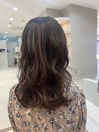 ミディアム 関 琴美のヘアスタイル