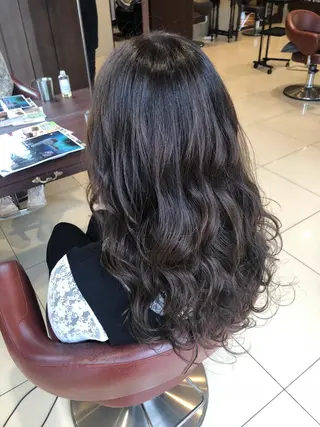 パーマ カワサキ ヒナコのヘアスタイル