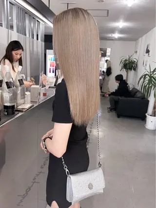 ロング king highlight&extensions梅田所属・髪質改善/似合わ せ/ダブルカラー盛田のヘアスタイル