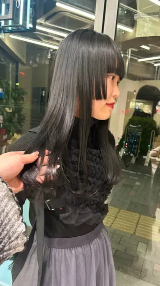 ロング カラー 寺澤 花梨のヘアスタイル