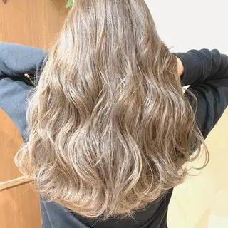 ロング フォーバイグランデ カラーのヘアスタイル