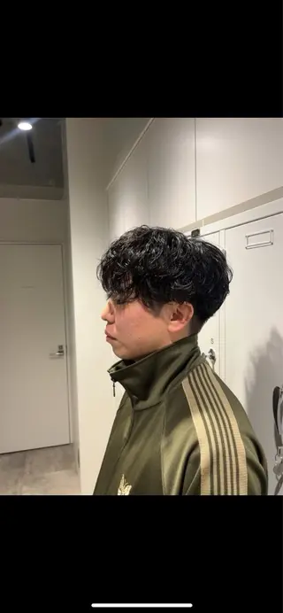 ショート パーマ メンズ fifthパーマ透明 感カラー✨齊藤晋壱朗のヘアスタイル
