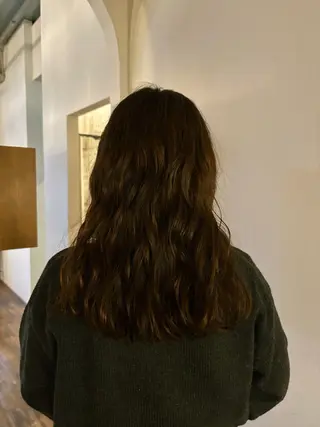 ロング ウシロダ メグミのヘアスタイル