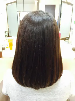 セミロング スズキ シオリのヘアスタイル