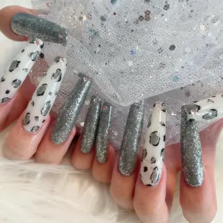 ネイル ゴテゴテ💙ワンホン リオナのネイルデザイン