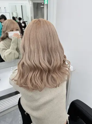 ミディアム カラー ヘアアレンジ 艶髪ハイトーン🫧 Kurehaのヘアスタイル