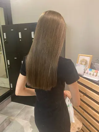 ミディアム カラー AILEE所属・ウルフカット レイヤーカット上柿のヘアスタイル