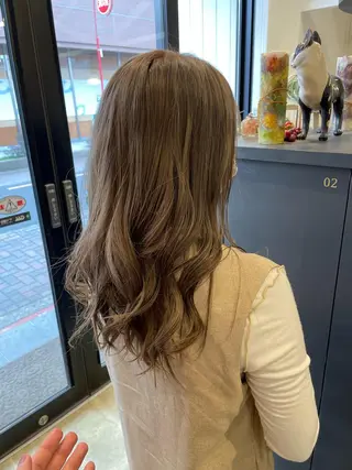 ロング カラー 細沼 葵のヘアスタイル
