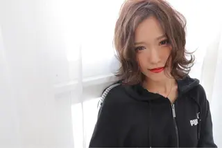 ミディアム カラー 髪質改善&ブリーチ 伊勢 祐一郎のヘアスタイル