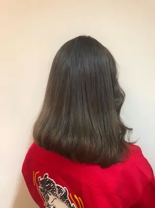 ミディアム カラー 三好 美里のヘアスタイル