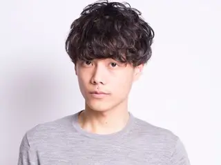 パーマ メンズ 小坂直輝【髪質改善・ 似合わせカット】のヘアスタイル