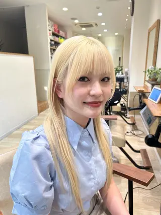 ロング まひろ エクステ／ハイトーンのヘアスタイル