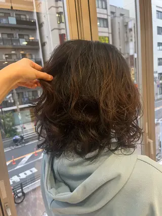 ミディアム パーマ 関 琴美のヘアスタイル