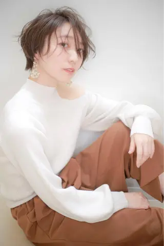 ショート カラー 伊藤 裕貴のヘアスタイル