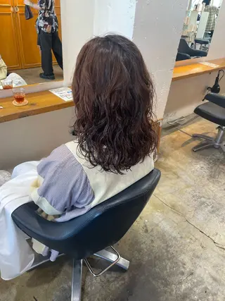 ミディアム カラー パーマ MIOベージュカラー 柔らかいカラーのヘアスタイル