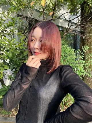 ミディアム maina/透明感 ベージュ/ブラウンのヘアスタイル