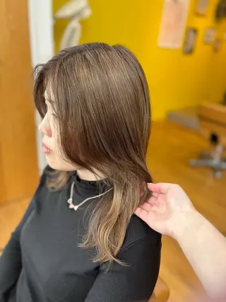 セミロング カラー カネコ ナナミのヘアスタイル