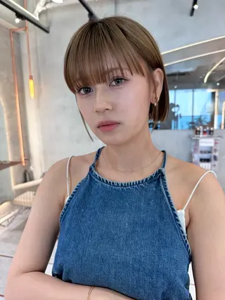 ショート カラー TATSU ミルクティーベージュのヘアスタイル
