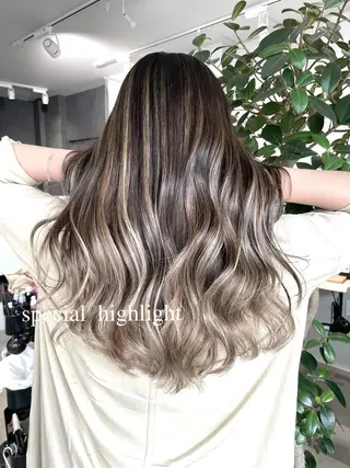 セミロング 岸川 恭子のヘアスタイル